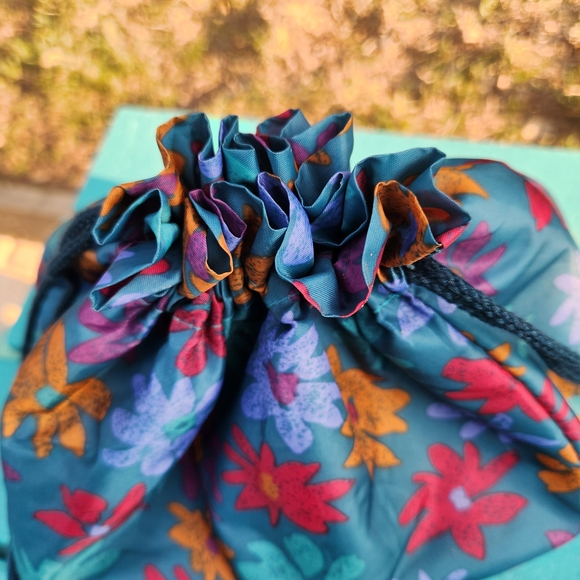 Vintage Sassaby Floral Drawstring Cosmetics Bag - Picture 3 of 9